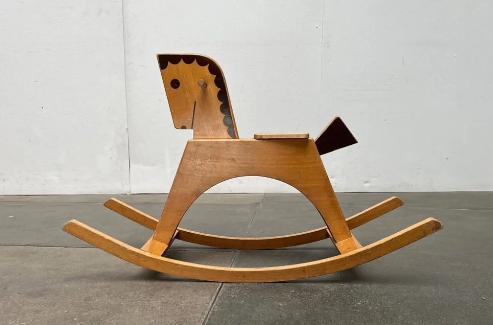 Cheval à bascule en bois du milieu du siècle, années 1960