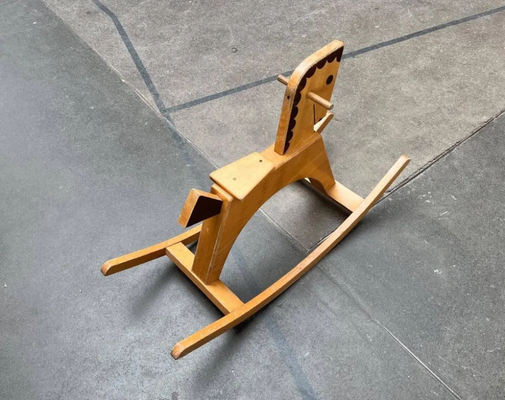 Cheval à bascule en bois du milieu du siècle, années 1960
