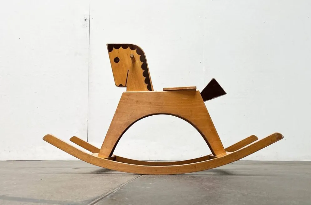 Cheval à bascule en bois du milieu du siècle, années 1960