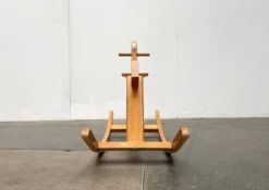Cheval à bascule en bois du milieu du siècle, années 1960