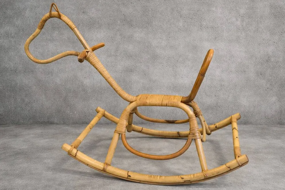 Cheval à bascule en rotin et bambou vintage 1960/70