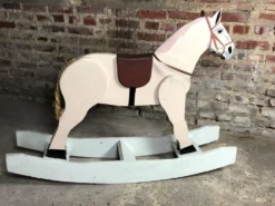 Cheval à bascule pour enfant en bois 1950