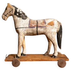 Cheval en bois ancien sur roues, début du 20e siècle