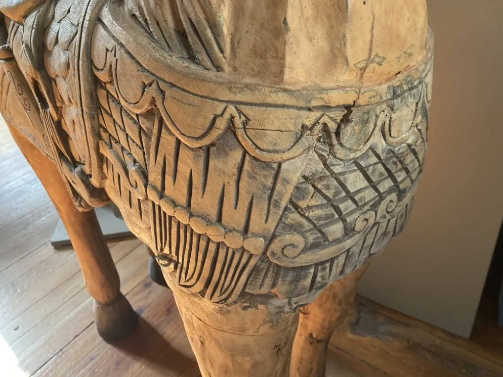 Cheval indien en bois