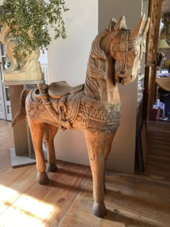 Cheval indien en bois