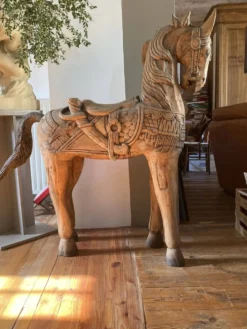 Cheval indien en bois