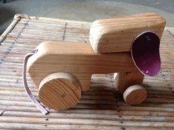 Chien en bois