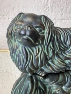 Chien pékinois céramique patine bronze années 60