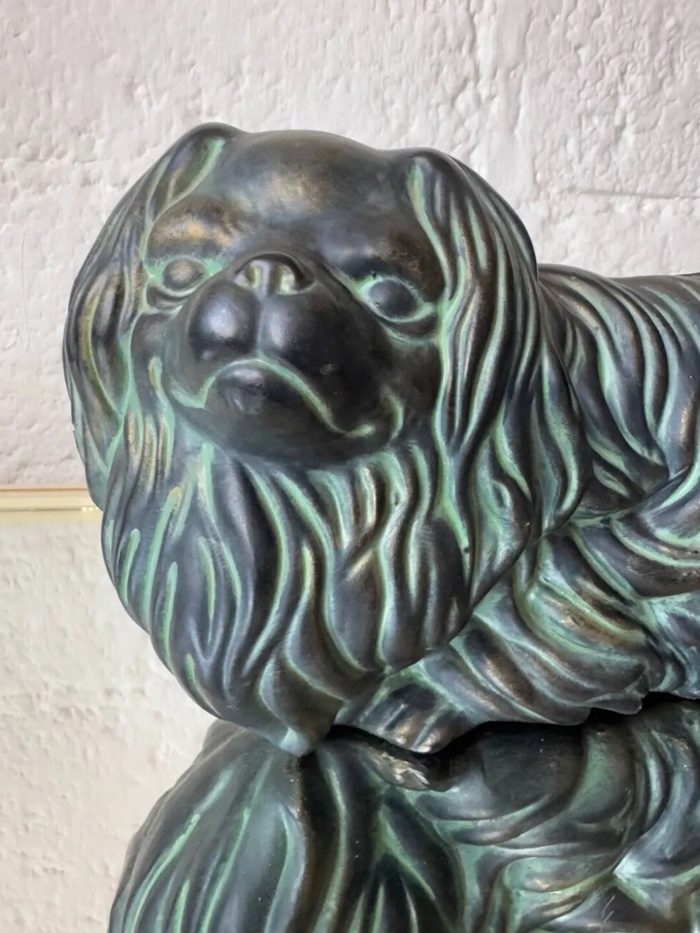 Chien pékinois céramique patine bronze années 60