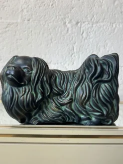 Chien pékinois céramique patine bronze années 60