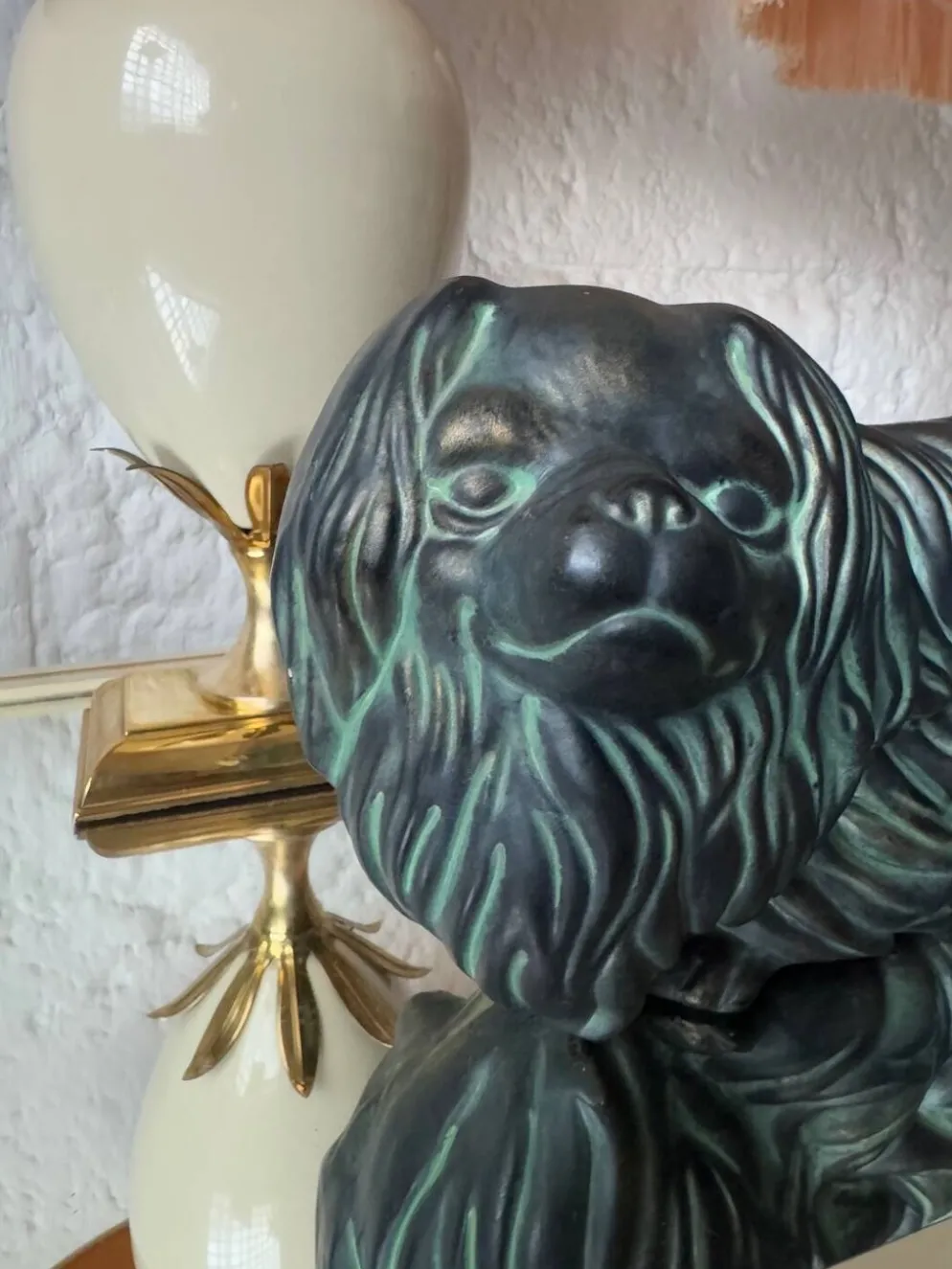 Chien pékinois céramique patine bronze années 60