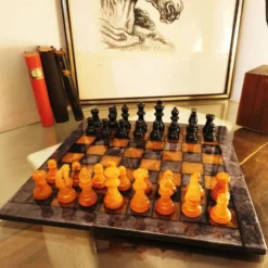 Échiquier de luxe vintage des années 1970 en véritable albâtre de Volterra - Agate noire et ambre - Fabriqué en Italie