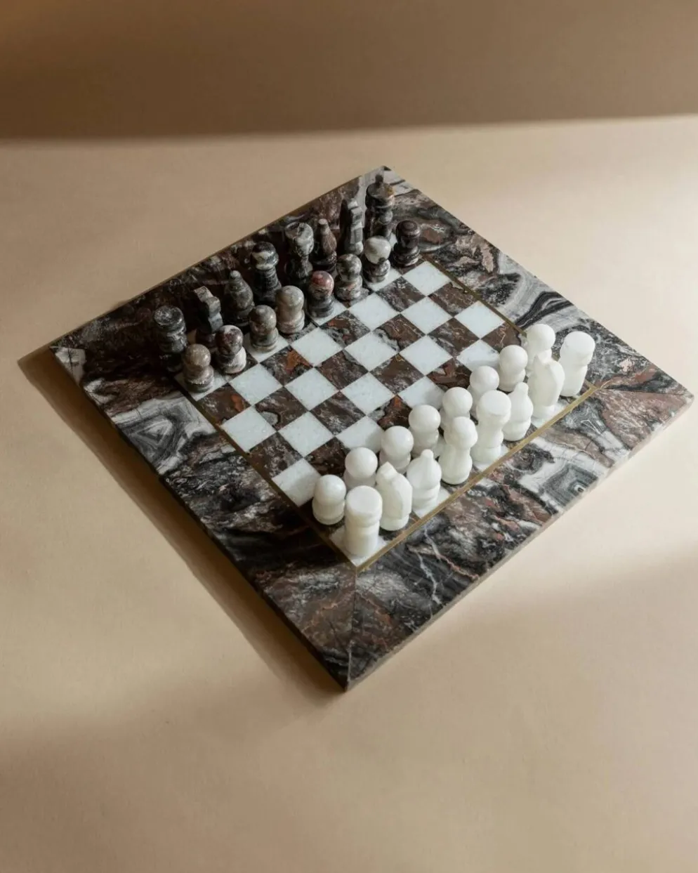 Échiquier en marbre vintage en pierre grise et rose – Pièces sculptées à la main, plateau de 31x31 cm, design italien des années 1960
