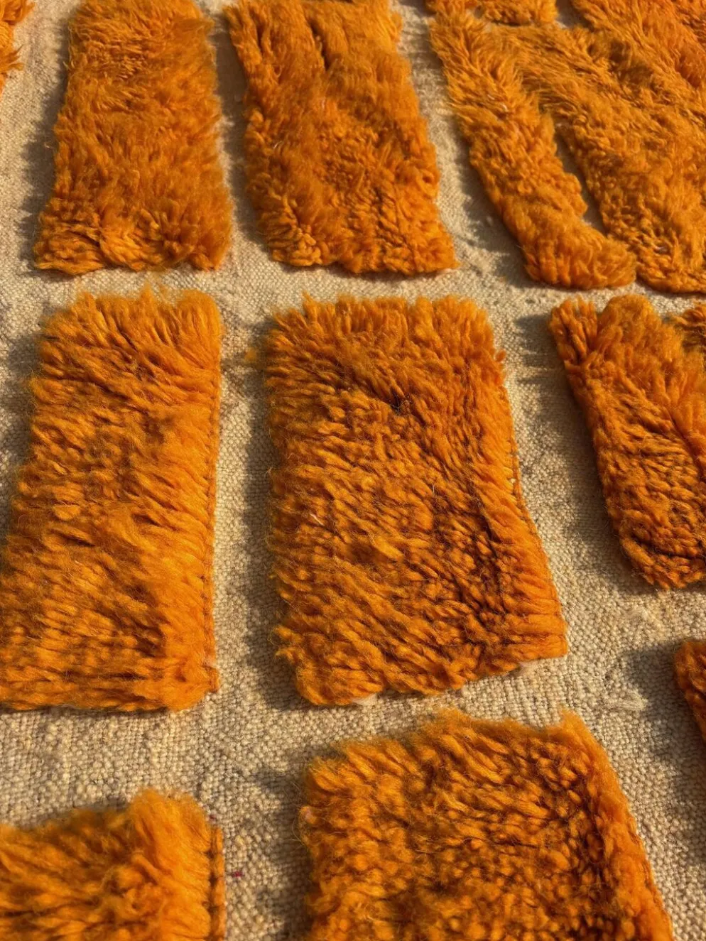 Clementine - Tapis berbère orange en laine sur mesure