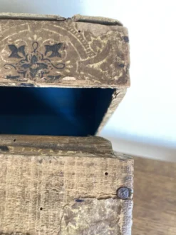Coffre bombé en papier dominoté 19e