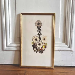 Collage vintage fleur réalisée à partir d'ailes de papillons