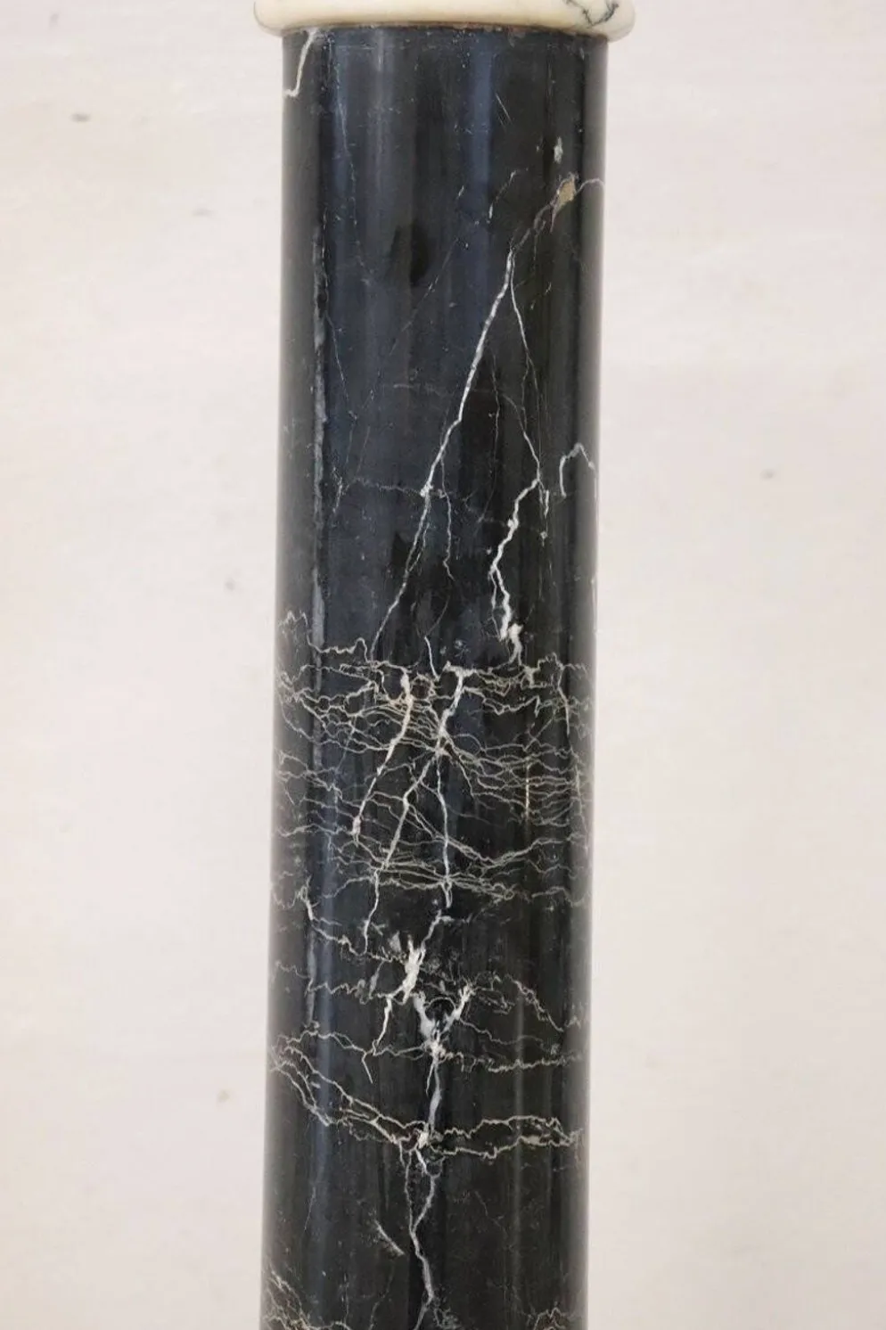 Colonne antique en marbre noir et blanc, Italie fin du 19ème siècle
