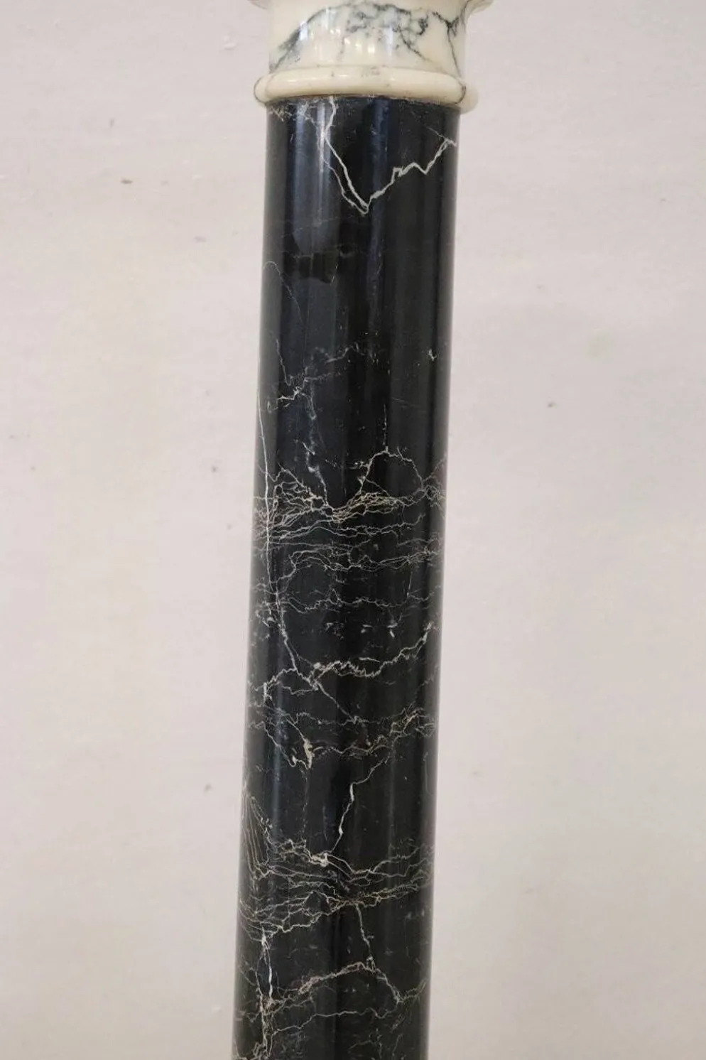 Colonne antique en marbre noir et blanc, Italie fin du 19ème siècle