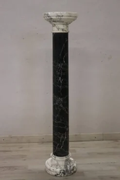 Colonne antique en marbre noir et blanc, Italie fin du 19ème siècle