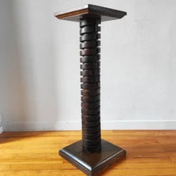 Colonne brutaliste – ancienne vis de pressoir bourguignon