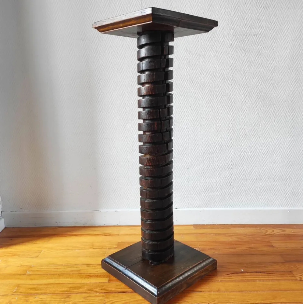 Colonne brutaliste – ancienne vis de pressoir bourguignon
