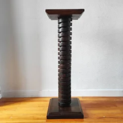 Colonne brutaliste – ancienne vis de pressoir bourguignon