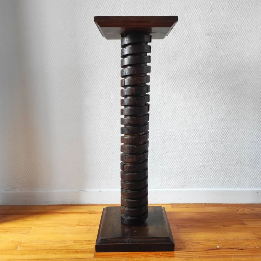 Colonne brutaliste – ancienne vis de pressoir bourguignon