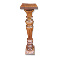 Colonne cannelée en noyer