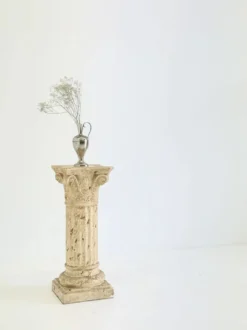 Colonne corinthienne de style romain
