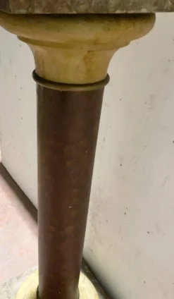 Colonne de présentation de style Louis XVI en hetre patiné XX siècle