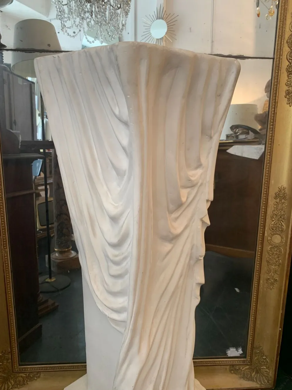 Colonne de présentation en plâtre du XXeme siècle