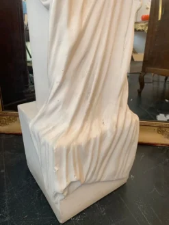 Colonne de présentation en plâtre du XXeme siècle