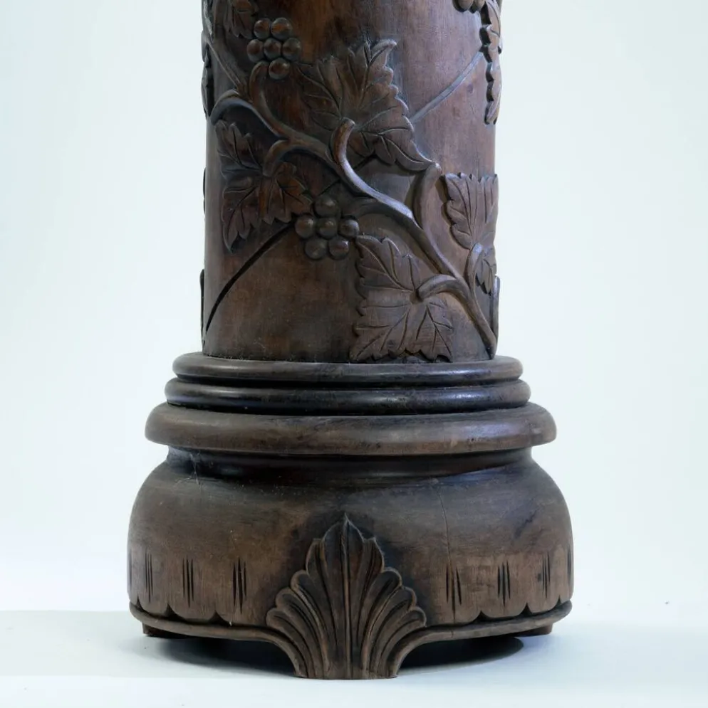 Colonne en acajou sculpté à la main, années 1950