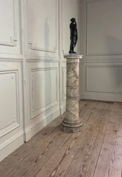 Colonne en albâtre, vers 1880