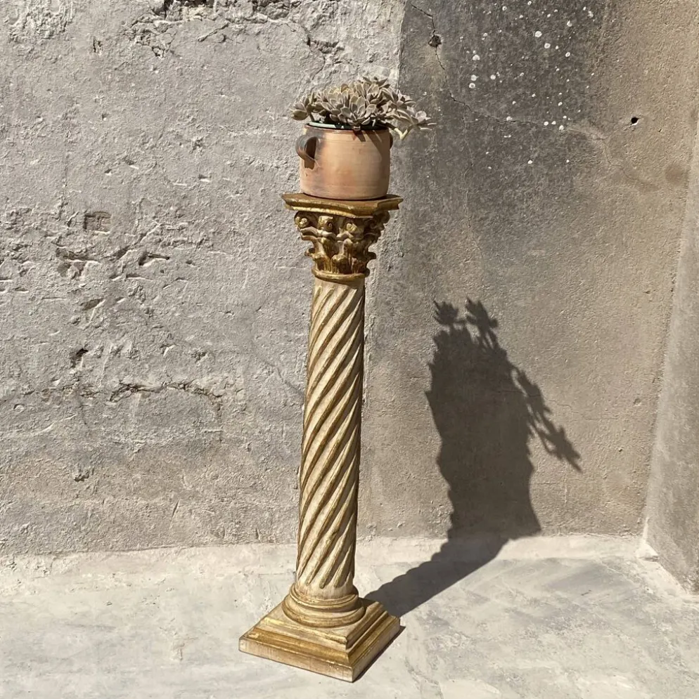 Colonne en bois style corinthien avec dorures