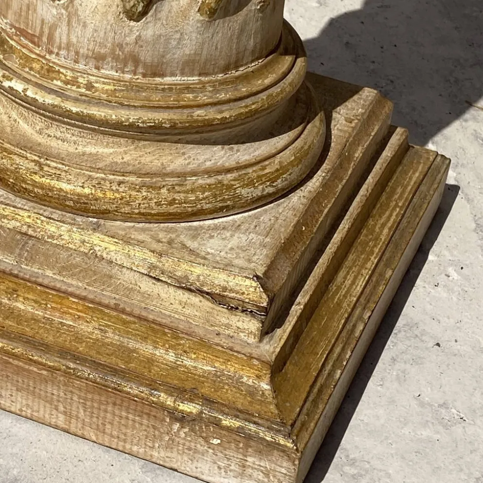 Colonne en bois style corinthien avec dorures