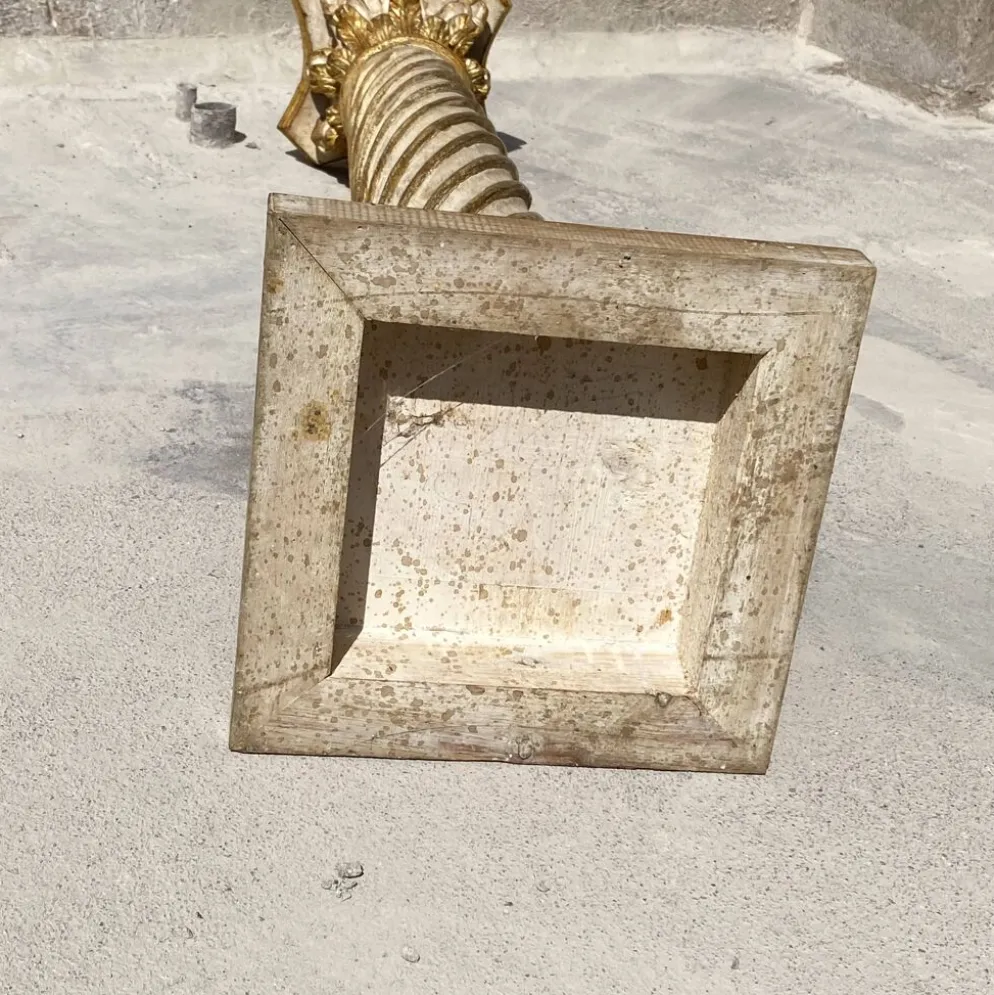 Colonne en bois style corinthien avec dorures
