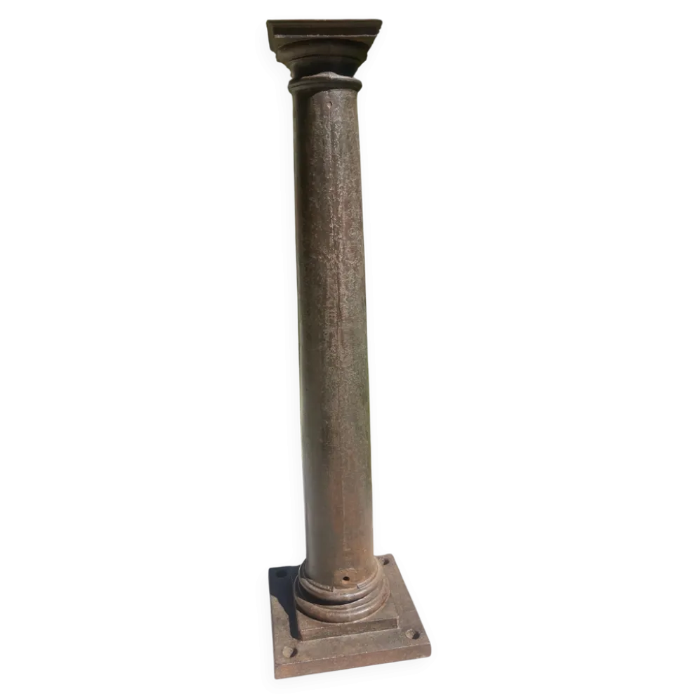 Colonne en fonte ancienne