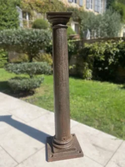 Colonne en fonte ancienne