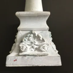 Colonne en fonte patinée blanc