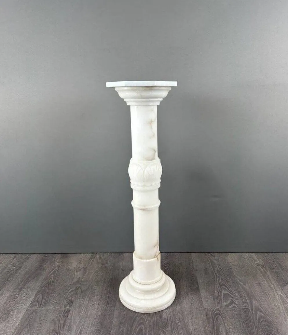 Colonne En Marbre Blanc Sculpté, Milieu Du XXe Siècle
