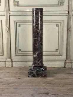 Colonne en marbre Levento, vers 1880