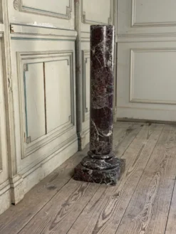 Colonne en marbre Levento, vers 1880