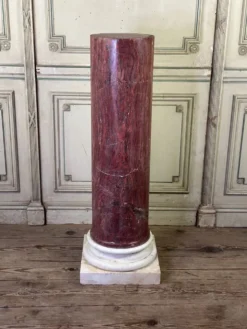 Colonne En Marbre Rose Sur Une Base En Blanc De Carrare Vers 1880