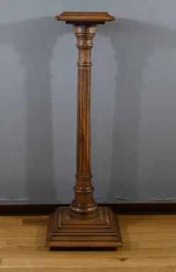 Colonne en Noyer, style Louis XVI – 1920