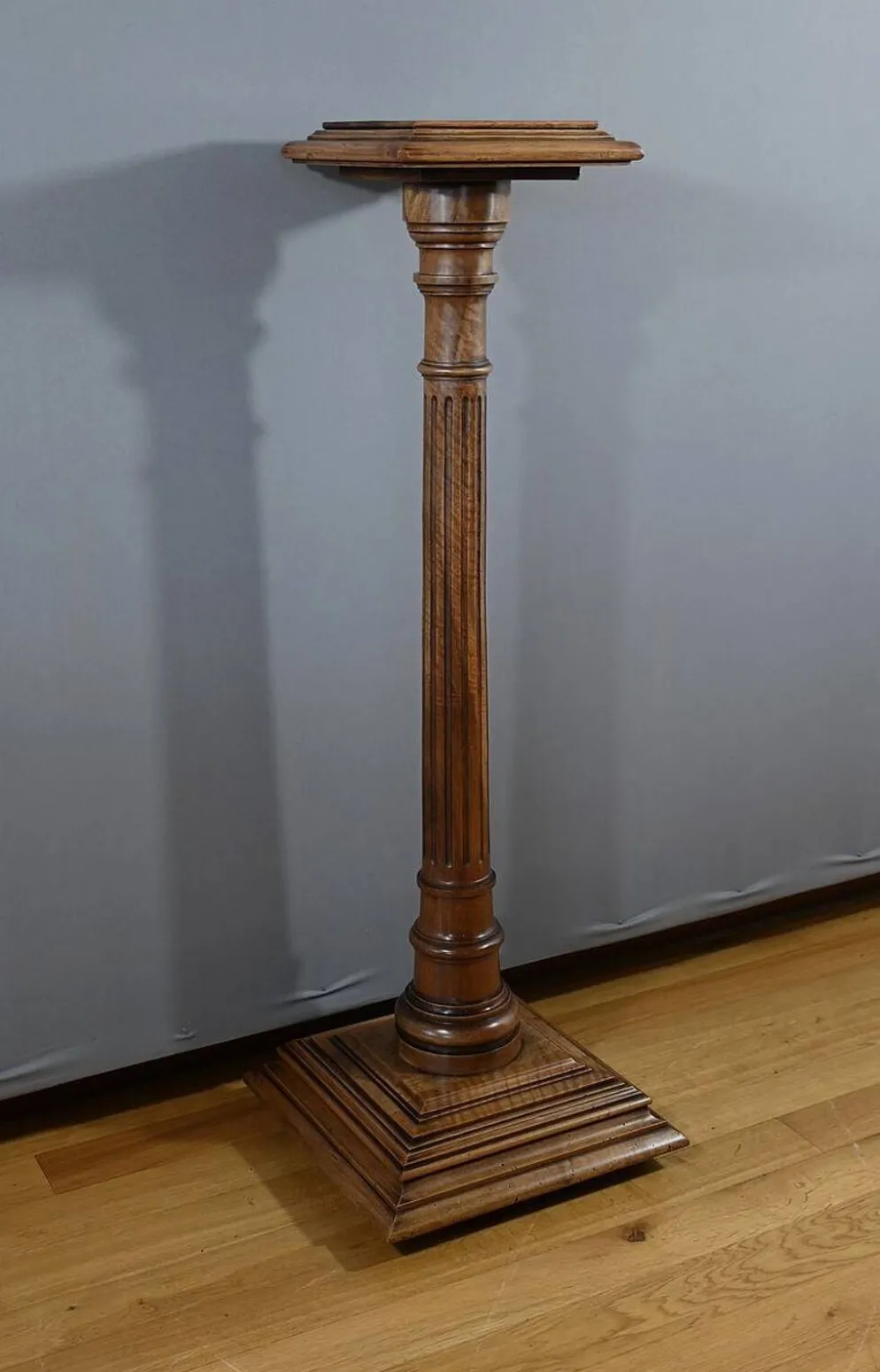 Colonne en Noyer, style Louis XVI – 1920