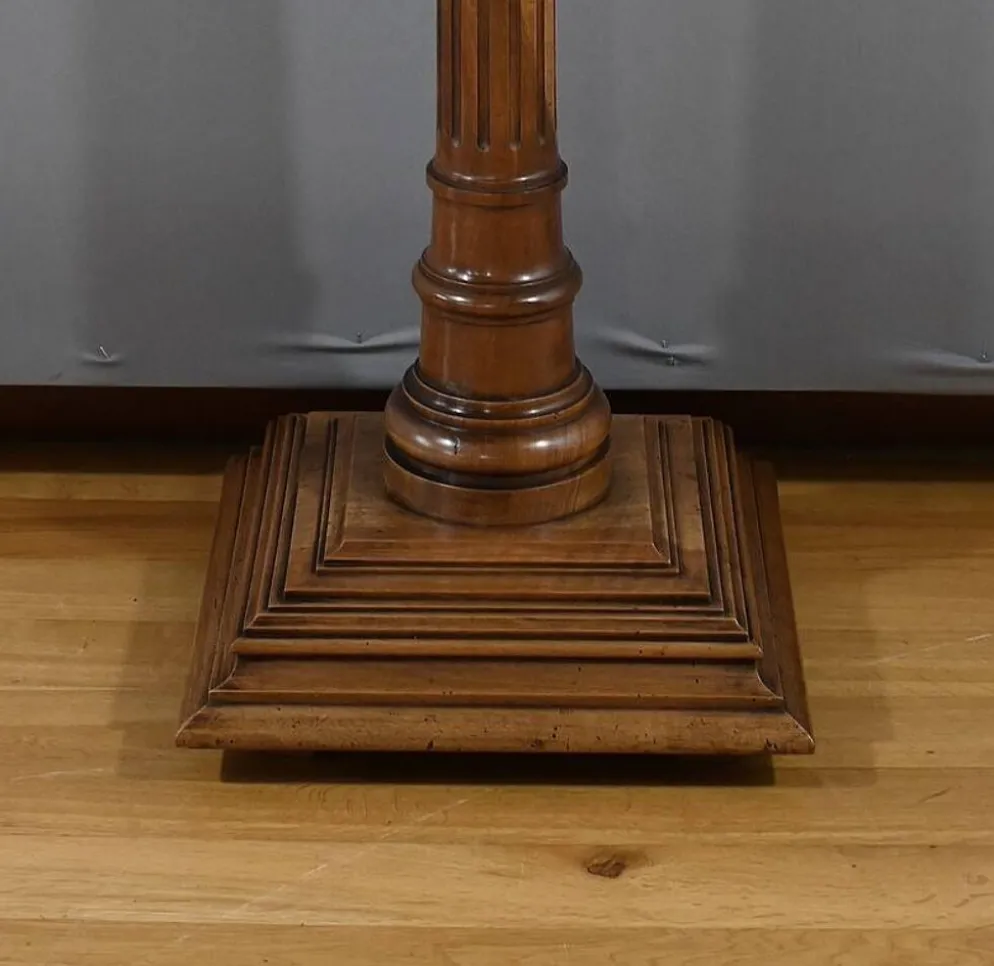 Colonne en Noyer, style Louis XVI – 1920