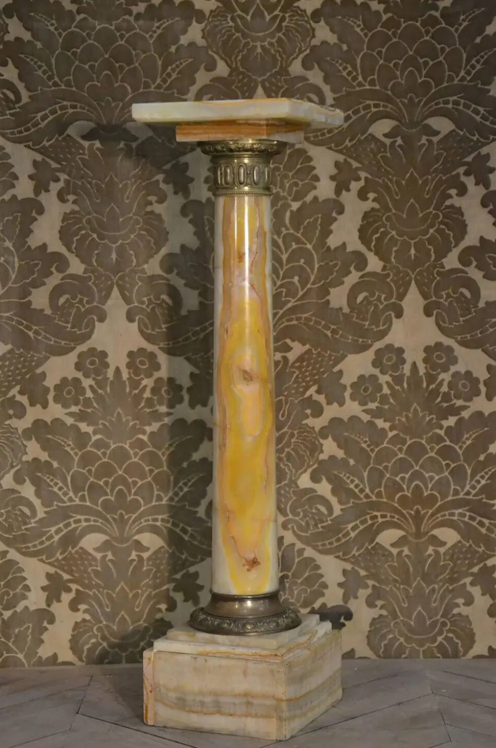 Colonne en onyx fin 19e siècle