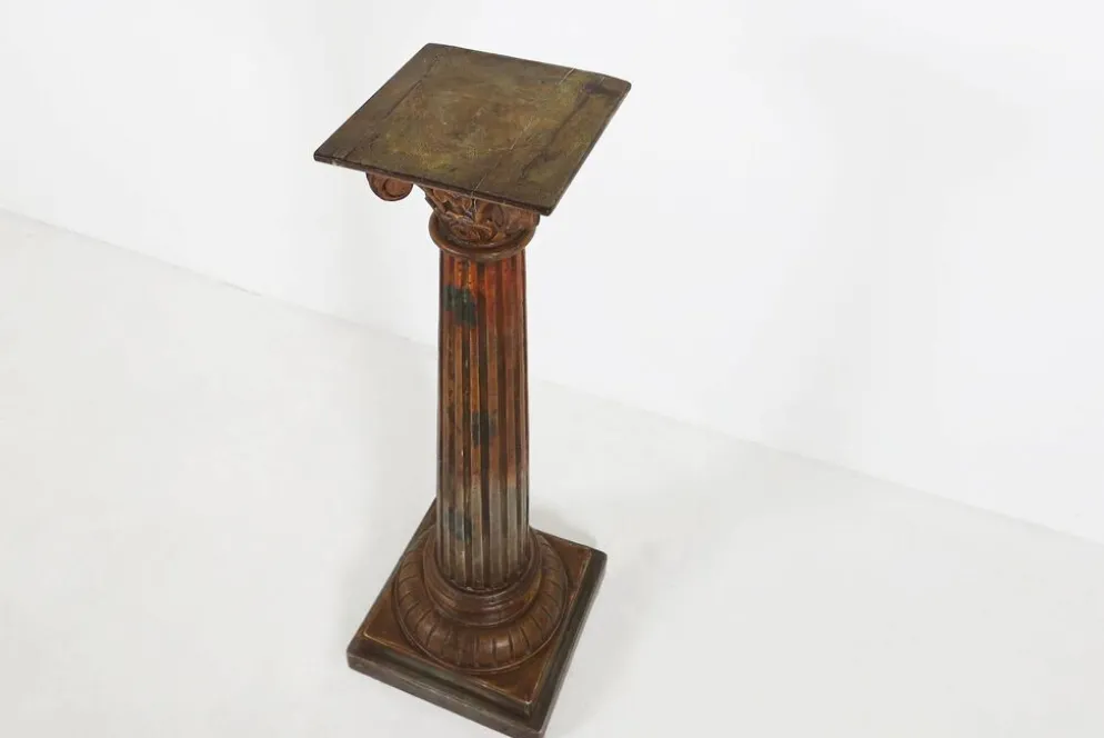 Colonne ou piédestal corinthien en bois sculpté ancien, France vers 1890
