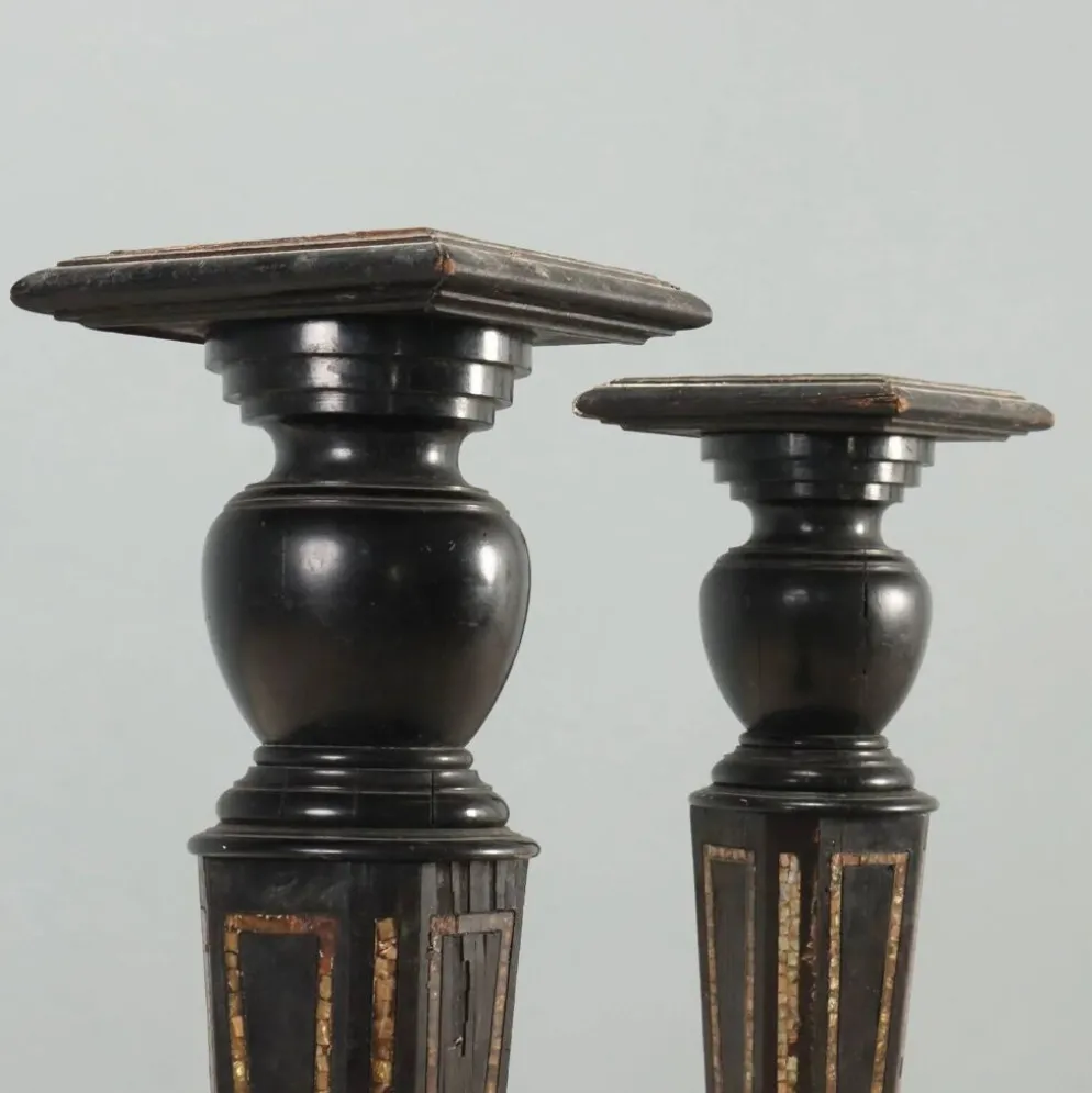 Colonnes anciennes en bois ébonisé et nacre, XIXe siècle